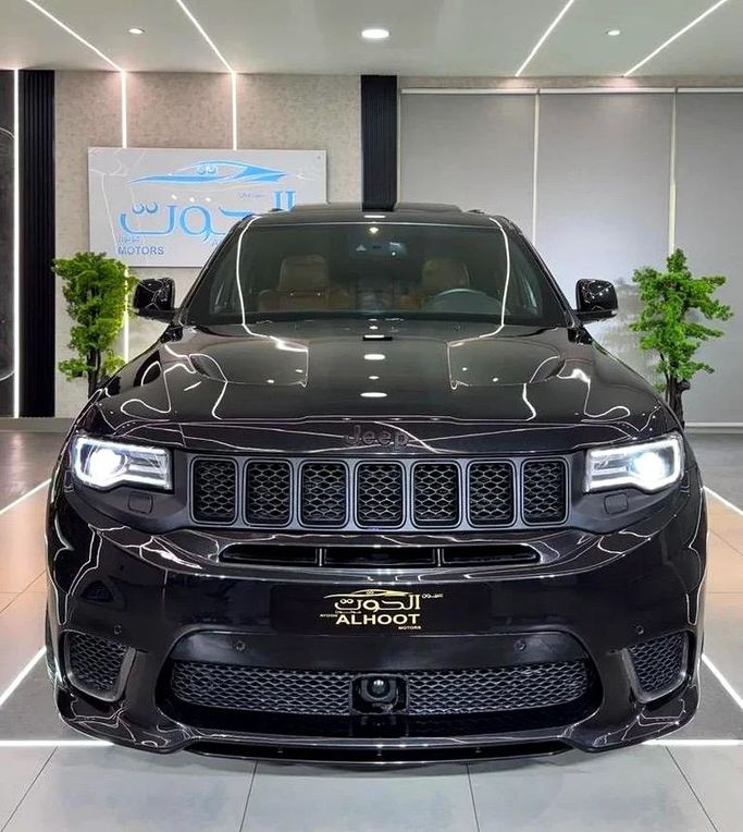 Used Jeep Grand Cherokee SRT IV (WK2) Facelift, 6.4 l, 2015 in Sharjah by Ayoon Alhoot Motors, Black color. GCC Specs | AUTO.AE