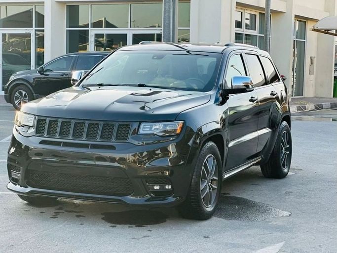 Used Jeep Grand Cherokee IV (WK2) Facelift, 5.7 l, 2017 in Sharjah by Nour Alnukhba Motors, Black color. American Specs | AUTO.AE