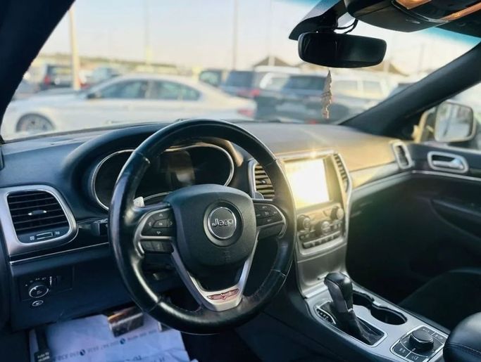 Used Jeep Grand Cherokee IV (WK2) Facelift, 5.7 l, 2017 in Sharjah by Nour Alnukhba Motors, Black color. American Specs | AUTO.AE