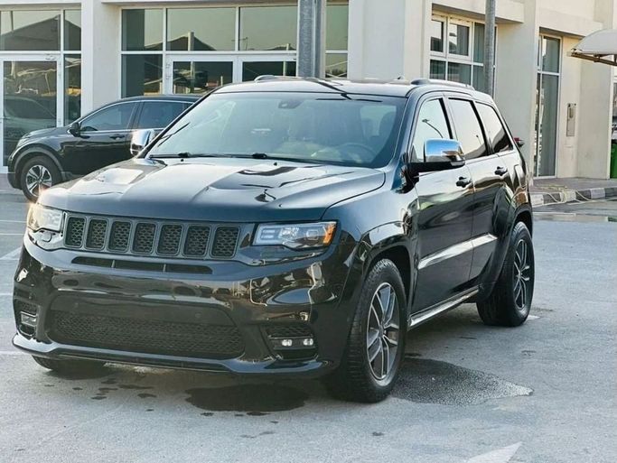 Used Jeep Grand Cherokee IV (WK2) Facelift, 5.7 l, 2017 in Sharjah by Nour Alnukhba Motors, Black color. American Specs | AUTO.AE