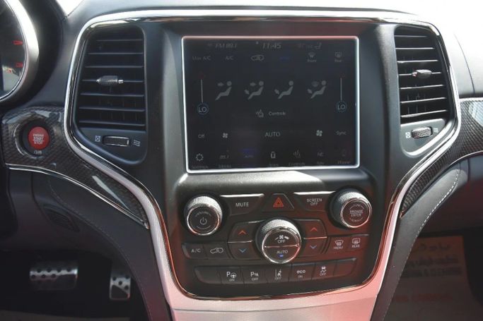 Подержанный Jeep Grand Cherokee V (WL), 3.6 л, 2021 в Шардже от Alfaris Used Cars Серебристый цвет. Other | AUTO.AE