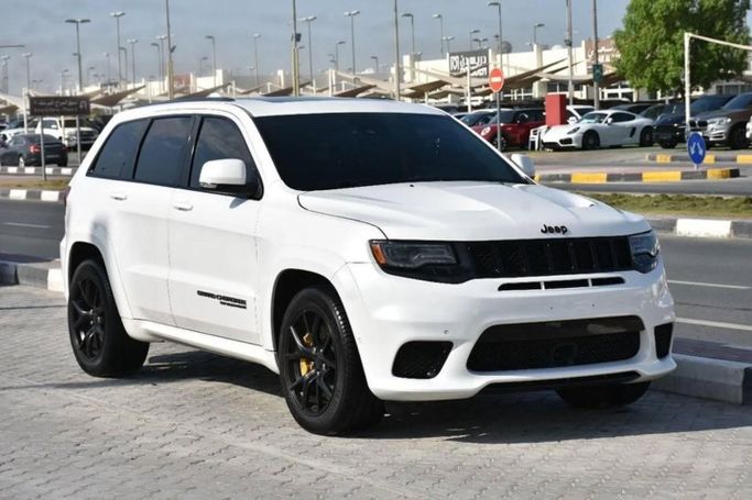 Used Jeep Grand Cherokee Trackhawk IV (WK2) Facelift, 6.2 l, 2018 in Sharjah by Alfaris Used Cars, White color. Other | AUTO.AE