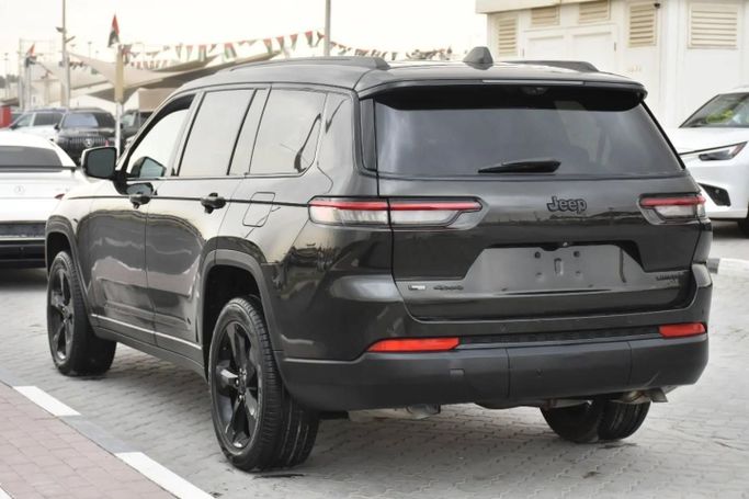 Подержанный Jeep Grand Cherokee L V (WL), 3.6 л, 2022 в Шардже от Alfaris Used Cars Черный цвет. Other | AUTO.AE