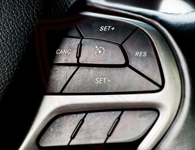 Подержанный Jeep Grand Cherokee IV (WK2) Рестайлинг, 3.6 л, 2021 в Шардже от Al Sayed Khamis Used Auto Trading Серебристый цвет. GCC | AUTO.AE