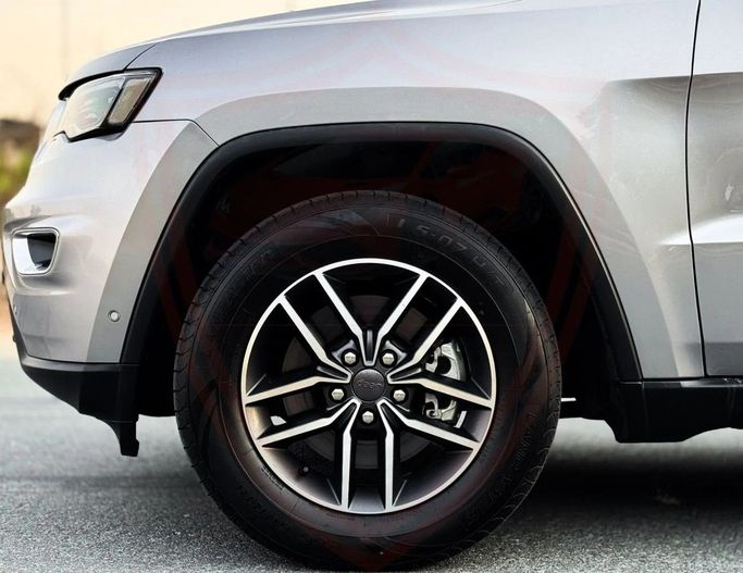 Подержанный Jeep Grand Cherokee IV (WK2) Рестайлинг, 3.6 л, 2021 в Шардже от Al Sayed Khamis Used Auto Trading Серебристый цвет. GCC | AUTO.AE