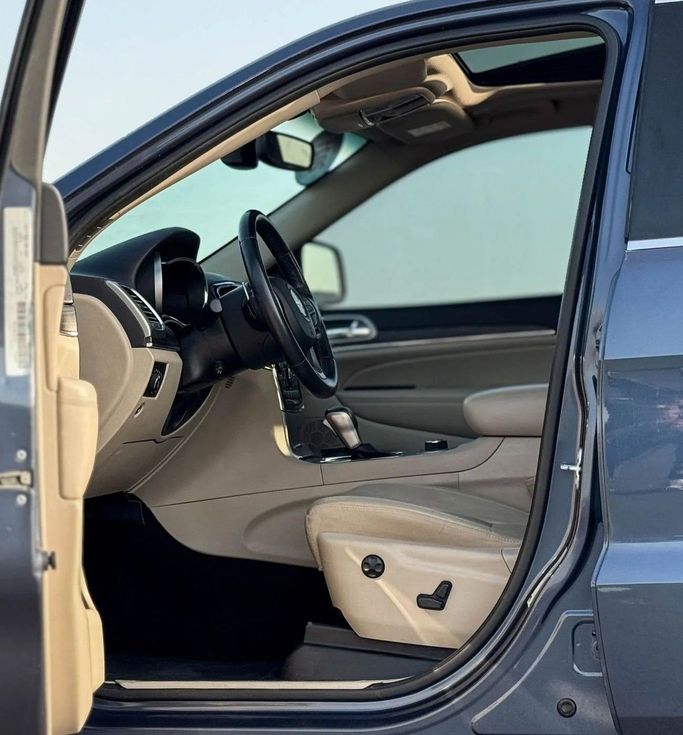 Подержанный Jeep Grand Cherokee IV (WK2) Рестайлинг, 3.6 л, 2021 в Шардже от Al Sayed Khamis Used Auto Trading Серый цвет. GCC | AUTO.AE