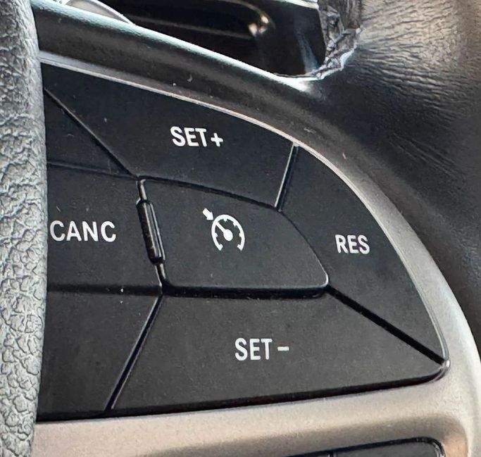 Подержанный Jeep Grand Cherokee IV (WK2) Рестайлинг, 3.6 л, 2021 в Шардже от Al Sayed Khamis Used Auto Trading Белый цвет. GCC | AUTO.AE