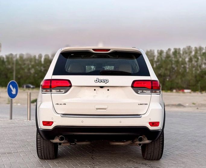 Подержанный Jeep Grand Cherokee IV (WK2) Рестайлинг, 3.6 л, 2021 в Шардже от Al Sayed Khamis Used Auto Trading Белый цвет. GCC | AUTO.AE