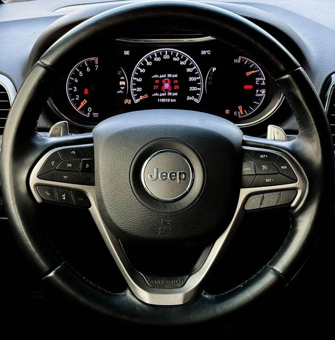 Подержанный Jeep Grand Cherokee IV (WK2) Рестайлинг, 3.6 л, 2021 в Шардже от Al Sayed Khamis Used Auto Trading Серый цвет. GCC | AUTO.AE