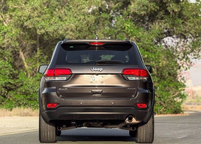 Подержанный Jeep Grand Cherokee IV (WK2) Рестайлинг, 3.6 л, 2021 в Шардже от Al Sayed Khamis Used Auto Trading Серый цвет. GCC | AUTO.AE