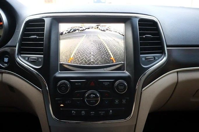 Подержанный Jeep Grand Cherokee IV (WK2) Рестайлинг, 3.6 л, 2018 в Шардже от Al Rukin Al Saudi Серый цвет. GCC | AUTO.AE