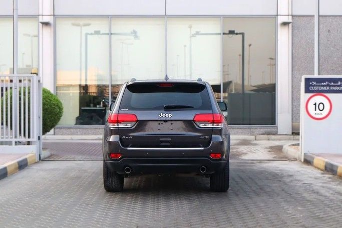 Подержанный Jeep Grand Cherokee IV (WK2) Рестайлинг, 3.6 л, 2018 в Шардже от Al Rukin Al Saudi Серый цвет. GCC | AUTO.AE