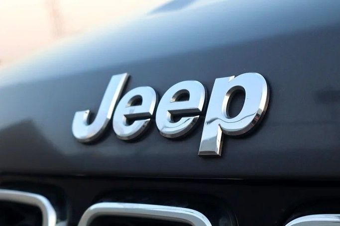 Подержанный Jeep Grand Cherokee IV (WK2) Рестайлинг, 3.6 л, 2018 в Шардже от Al Rukin Al Saudi Серый цвет. GCC | AUTO.AE