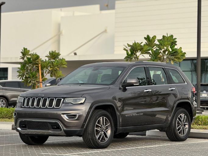 Used Jeep Grand Cherokee IV (WK2) Facelift, 3.6 l, 2020 in Sharjah, Grey color. GCC Specs | AUTO.AE