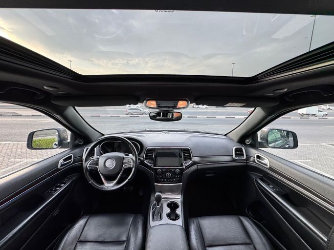 Used Jeep Grand Cherokee IV (WK2) Facelift, 3.6 l, 2020 in Sharjah, Grey color. GCC Specs | AUTO.AE