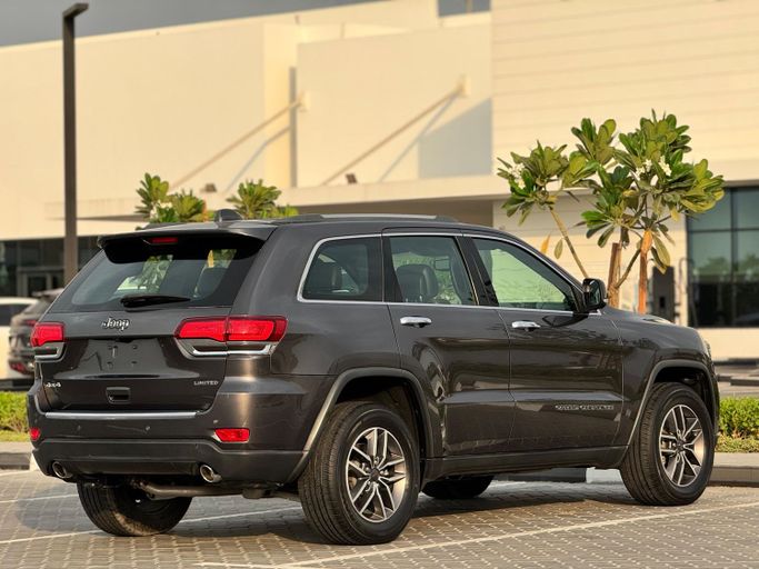 Used Jeep Grand Cherokee IV (WK2) Facelift, 3.6 l, 2020 in Sharjah, Grey color. GCC Specs | AUTO.AE