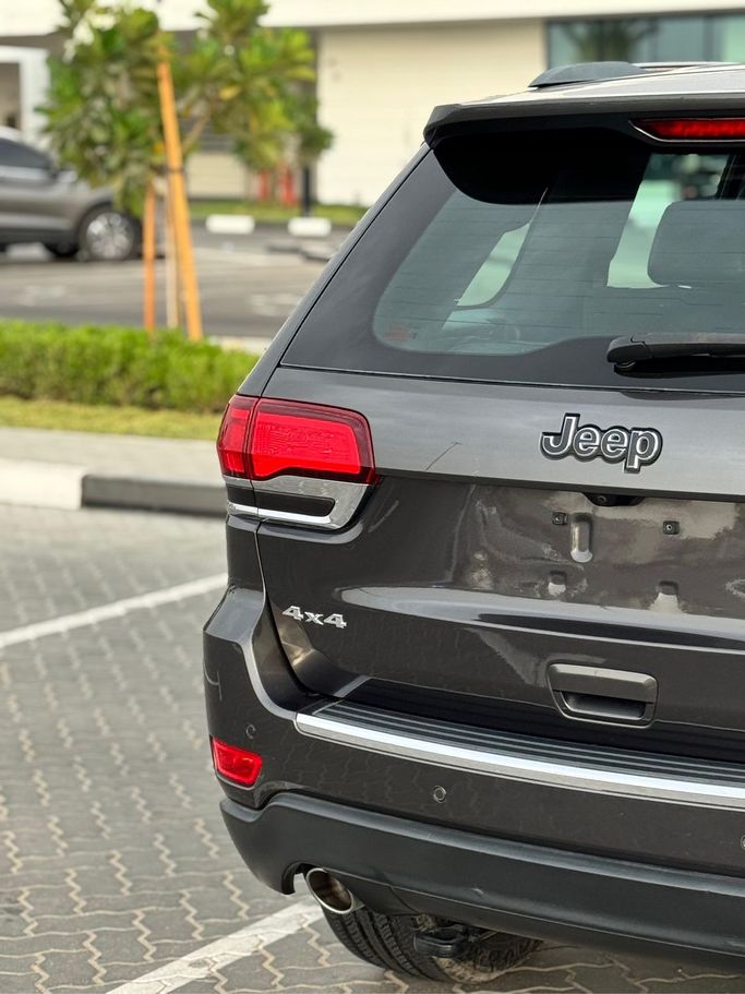 Used Jeep Grand Cherokee IV (WK2) Facelift, 3.6 l, 2020 in Sharjah, Grey color. GCC Specs | AUTO.AE