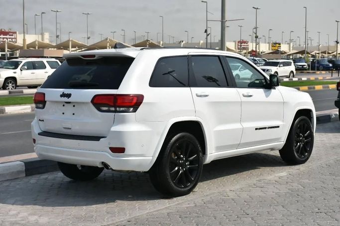 Used Jeep Grand Cherokee IV (WK2) Facelift, 3.6 l, 2021 in Sharjah by Alfaris Used Cars, White color. Other | AUTO.AE