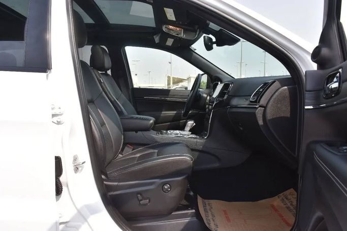 Used Jeep Grand Cherokee IV (WK2) Facelift, 3.6 l, 2021 in Sharjah by Alfaris Used Cars, White color. Other | AUTO.AE
