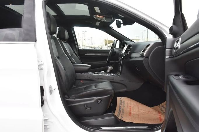 Used Jeep Grand Cherokee V (WL), 3.6 l, 2021 in Sharjah by Alfaris Used Cars, White color. Other | AUTO.AE