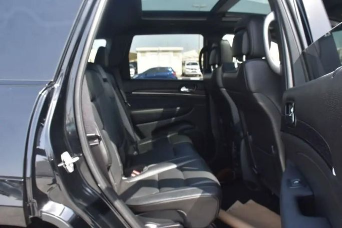 Подержанный Jeep Grand Cherokee IV (WK2) Рестайлинг, 3.6 л, 2021 в Шардже от Alfaris Used Cars Черный цвет. Other | AUTO.AE