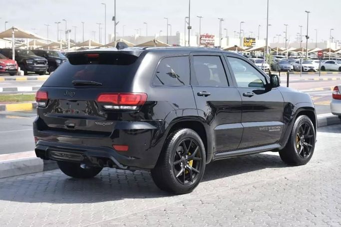 Подержанный Jeep Grand Cherokee IV (WK2) Рестайлинг, 5.7 л, 2020 в Шардже от Alfaris Used Cars Черный цвет. Other | AUTO.AE