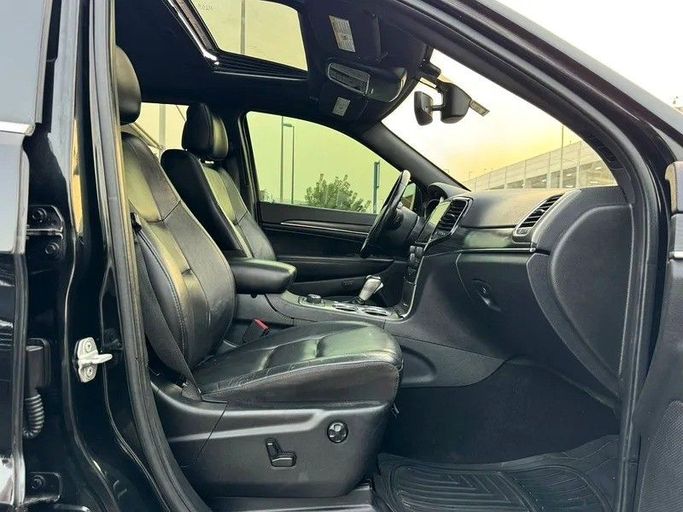 Подержанный Jeep Grand Cherokee IV (WK2) Рестайлинг, 3.6 л, 2020 в Шардже от Wael Al Azzazi Used Cars Черный цвет. Американская | AUTO.AE