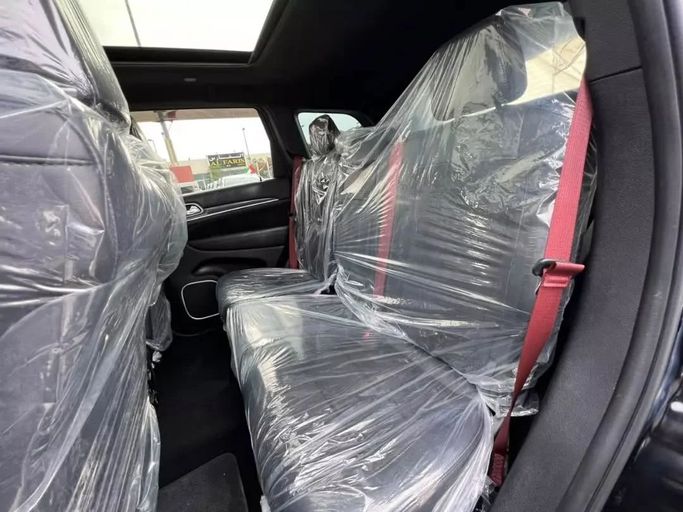 Used Jeep Grand Cherokee SRT IV (WK2) Facelift, 6.4 l, 2019 in Sharjah by Alfaris Used Cars, Black color. Other | AUTO.AE