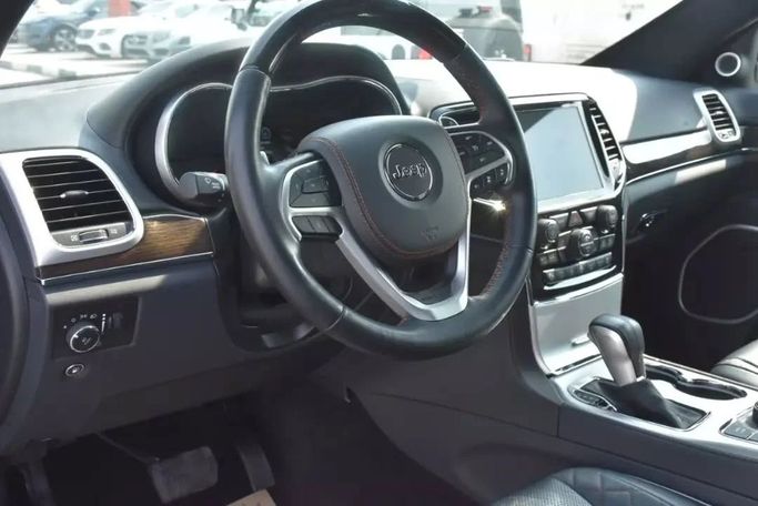 Подержанный Jeep Grand Cherokee IV (WK2) Рестайлинг, 5.7 л, 2020 в Шардже от Alfaris Used Cars Черный цвет. Other | AUTO.AE