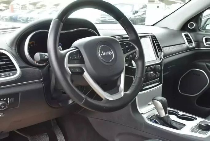 Подержанный Jeep Grand Cherokee IV (WK2) Рестайлинг, 5.7 л, 2020 в Шардже от Alfaris Used Cars Черный цвет. Other | AUTO.AE