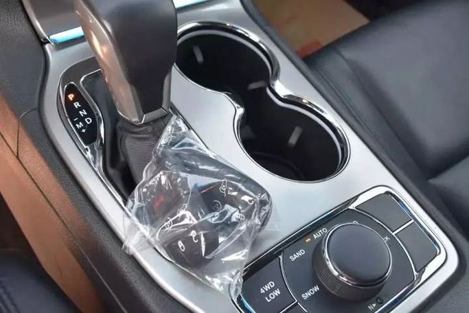 Used Jeep Grand Cherokee IV (WK2) Facelift, 3.6 l, 2019 in Sharjah by Alfaris Used Cars, Black color. Other | AUTO.AE