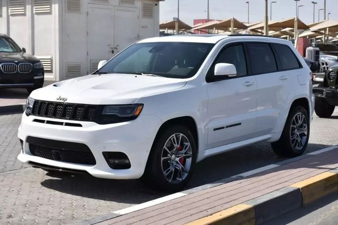 Подержанный Jeep Grand Cherokee V (WL), 5.7 л, 2021 в Шардже от Alfaris Used Cars Белый цвет. Other | AUTO.AE
