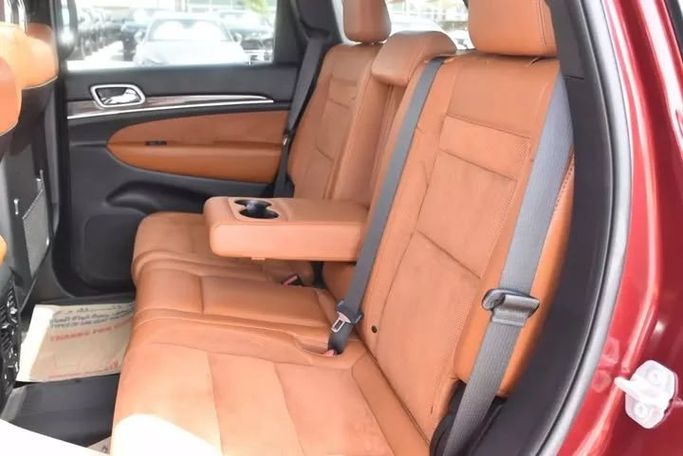 Подержанный Jeep Grand Cherokee SRT IV (WK2) Рестайлинг, 6.4 л, 2020 в Шардже от Alfaris Used Cars Красный цвет. Other | AUTO.AE