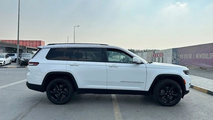 Used Jeep Grand Cherokee L V (WL), 3.6 l, 2021 in Sharjah by Halla Cars, White color.  | AUTO.AE