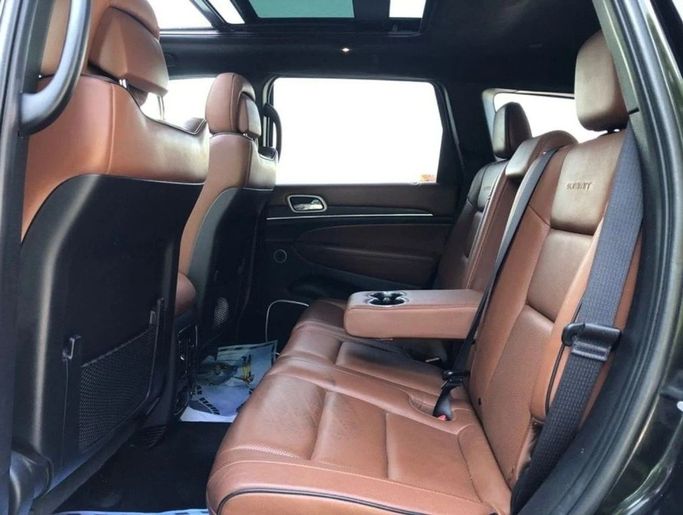 Подержанный Jeep Grand Cherokee IV (WK2) Рестайлинг, 5.7 л, 2019 в Шардже от Halla Cars Черный цвет. Американская | AUTO.AE