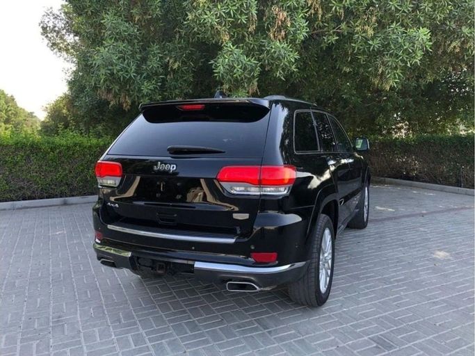 Подержанный Jeep Grand Cherokee IV (WK2) Рестайлинг, 5.7 л, 2019 в Шардже от Halla Cars Черный цвет. Американская | AUTO.AE