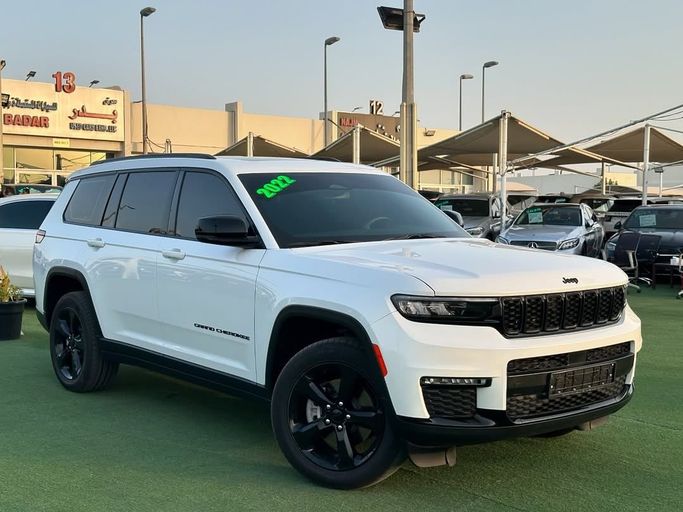 Подержанный Jeep Grand Cherokee L V (WL), 3.6 л, 2022 в Шардже от Badar Used Cars Белый цвет.  | AUTO.AE