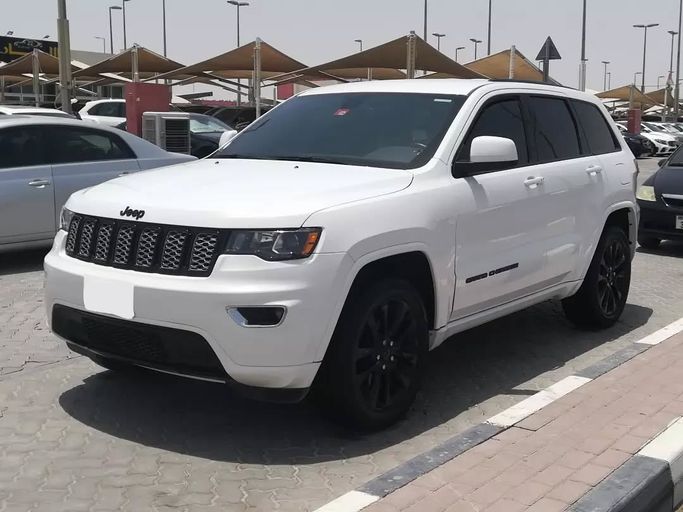 Подержанный Jeep Grand Cherokee IV (WK2) Рестайлинг, 3.6 л, 2020 в Шардже от Alfaris Used Cars Белый цвет. Other | AUTO.AE
