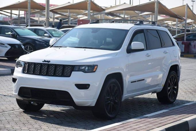 Подержанный Jeep Grand Cherokee IV (WK2) Рестайлинг, 5.7 л, 2021 в Шардже от Alfaris Used Cars Белый цвет. Other | AUTO.AE