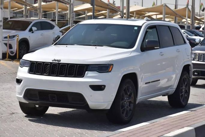 Подержанный Jeep Grand Cherokee IV (WK2) Рестайлинг, 3.6 л, 2021 в Шардже от Alfaris Used Cars Белый цвет. Other | AUTO.AE