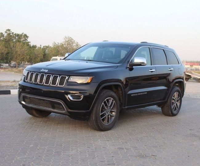 Подержанный Jeep Grand Cherokee IV (WK2) Рестайлинг, 3.6 л, 2019 в Шардже от Emirates & Gulf used cars Черный цвет. Американская | AUTO.AE