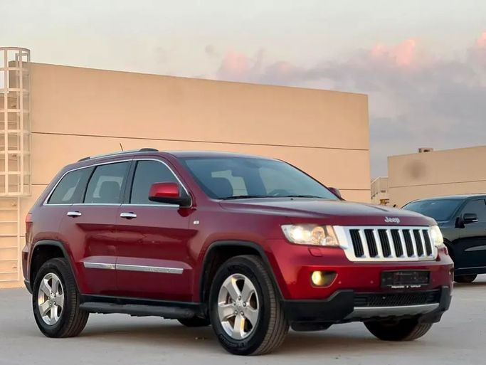 مستعملة Jeep Grand Cherokee IV (WK2), 5.7 l, 2012 في في الشارقة من SHARQ VIRGINIA USED CARS، اللون أحمر. مواصفات الخليج | AUTO.AE