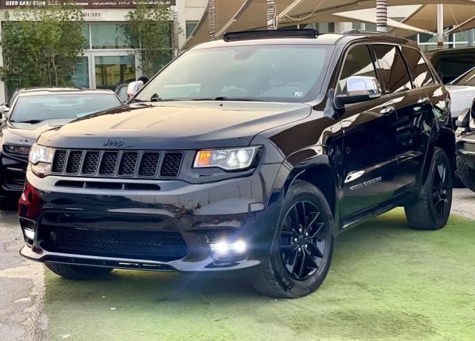 مستعملة Jeep Grand Cherokee عملية فيس ليفت IV (WK2), 3.6 l, 2020 في في الشارقة من Walid Kahat، اللون أسود. المواصفات الأمريكية | AUTO.AE