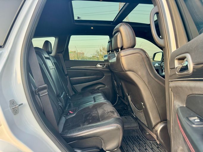 مستعملة Jeep Grand Cherokee عملية فيس ليفت IV (WK2)، 3.6 لتر، 2017 في الإمارات، الشارقة من Hatta Used Cars، اللون أبيض. مواصفات الخليج | AUTO.AE | إعلان #296169 — صورة 12 من 23