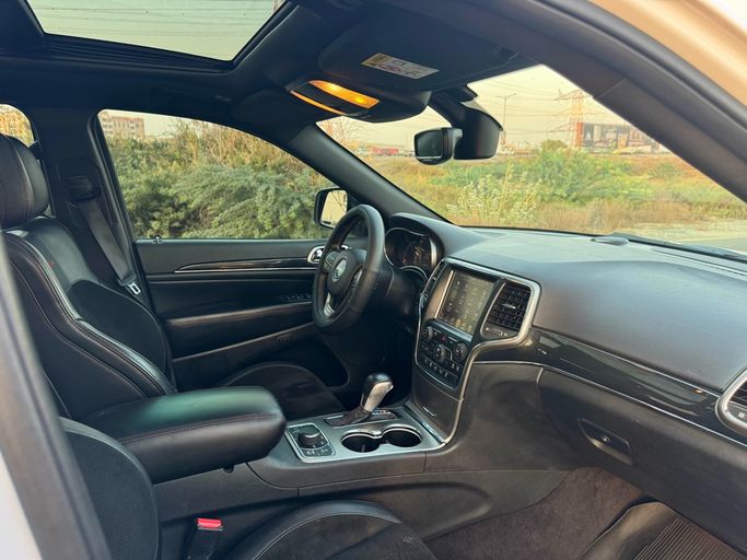 مستعملة Jeep Grand Cherokee عملية فيس ليفت IV (WK2)، 3.6 لتر، 2017 في الإمارات، الشارقة من Hatta Used Cars، اللون أبيض. مواصفات الخليج | AUTO.AE | إعلان #296169 — صورة 14 من 23