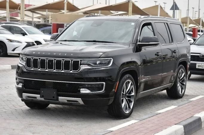 Подержанный Jeep Wagoneer WS, 5.7 л, 2023 в Шардже от Alfaris Used Cars Черный цвет. Other | AUTO.AE