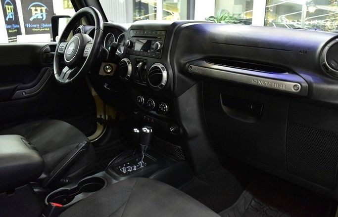 Подержанный Jeep Wrangler III (JK), 3.6 л, 2018 в Шардже от Honey Gidosha Used Cars Tr. Бежевый цвет.  | AUTO.AE