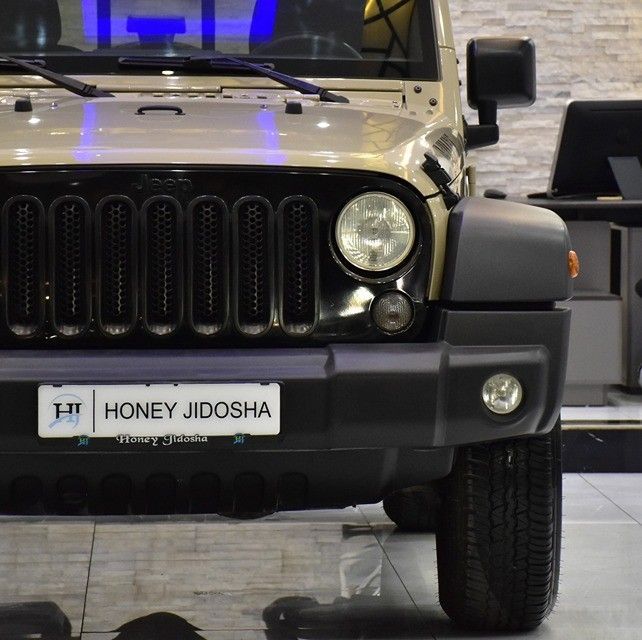 Подержанный Jeep Wrangler III (JK), 3.6 л, 2018 в Шардже от Honey Gidosha Used Cars Tr. Бежевый цвет.  | AUTO.AE