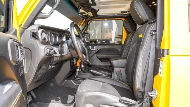 Подержанный Jeep Wrangler IV (JL), 2.0 л, 2020 в Шардже от Alnujoom Al Malakiah Used Cars Желтый цвет. GCC | AUTO.AE