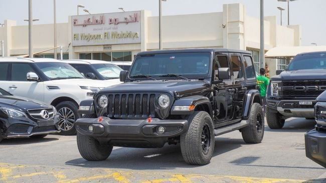Подержанный Jeep Wrangler IV (JL), 3.6 л, 2018 в Шардже от Alnujoom Al Malakiah Used Cars Черный цвет. GCC | AUTO.AE